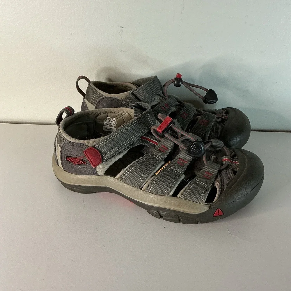 Keen Newport H2 Little Kids Size 1‎ Waterproof Sandals Grey Red Hiking Outdoors